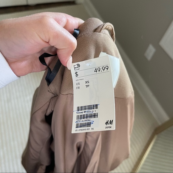 H&M Oversized Two-Button Blazer Jacket in Camel - Picture 6 of 10